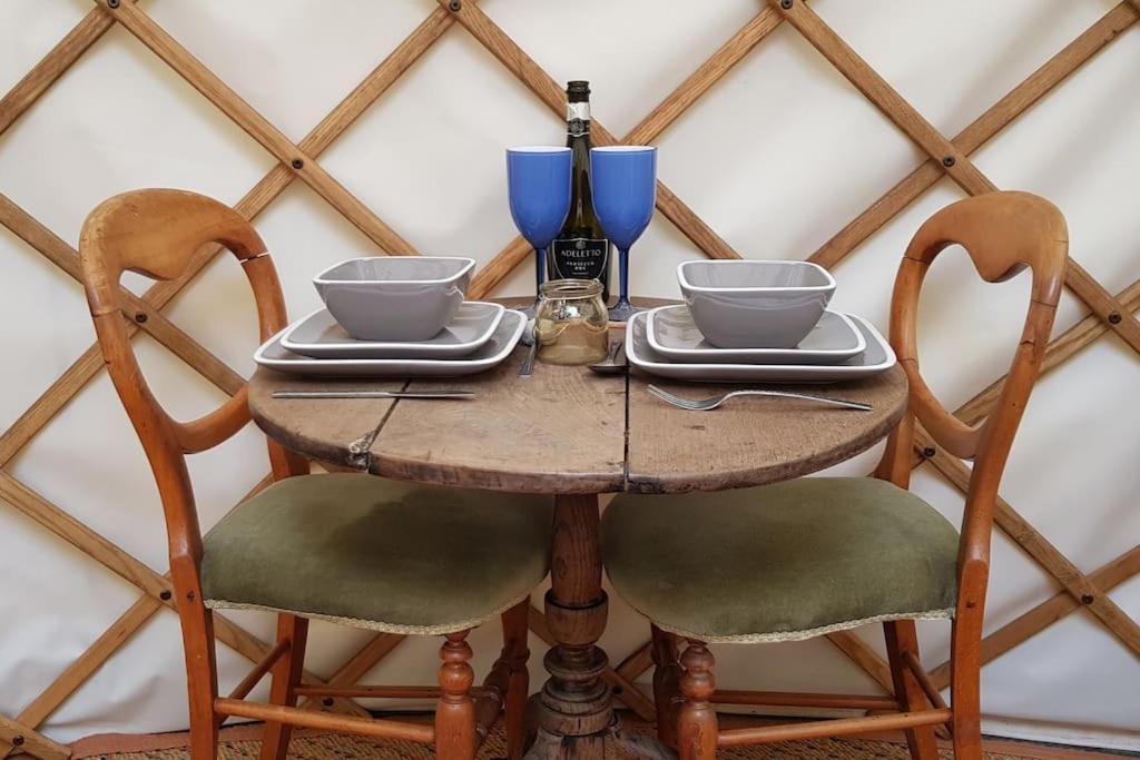 Bronfelen Yurt Hotel Cynghordy Buitenkant foto