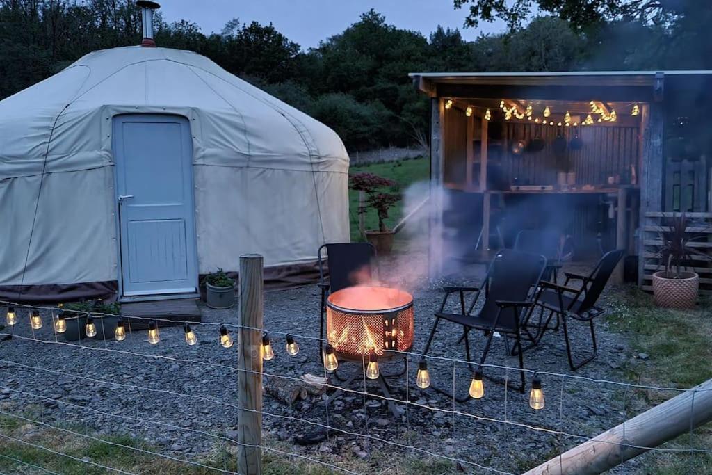 Bronfelen Yurt Hotel Cynghordy Buitenkant foto