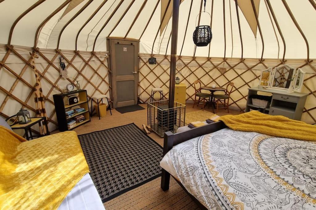 Bronfelen Yurt Hotel Cynghordy Buitenkant foto