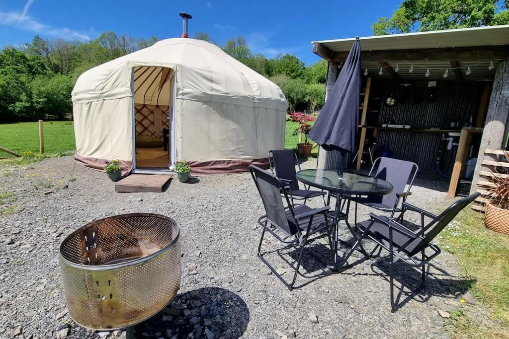 Bronfelen Yurt Hotel Cynghordy Buitenkant foto