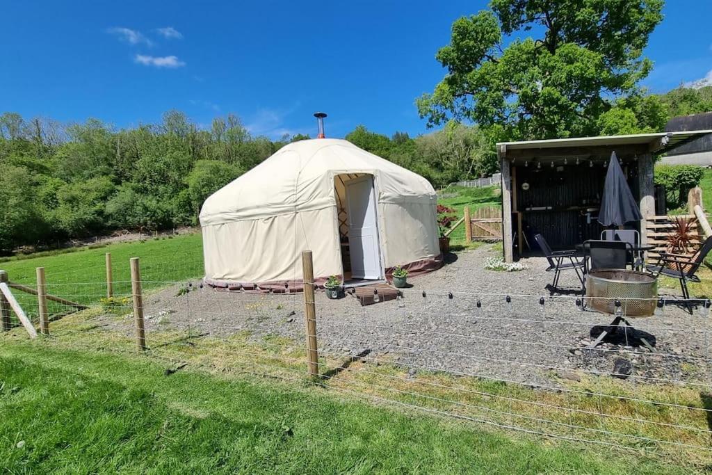 Bronfelen Yurt Hotel Cynghordy Buitenkant foto