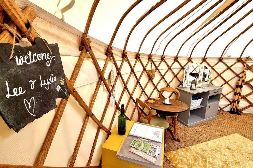 Bronfelen Yurt Hotel Cynghordy Buitenkant foto