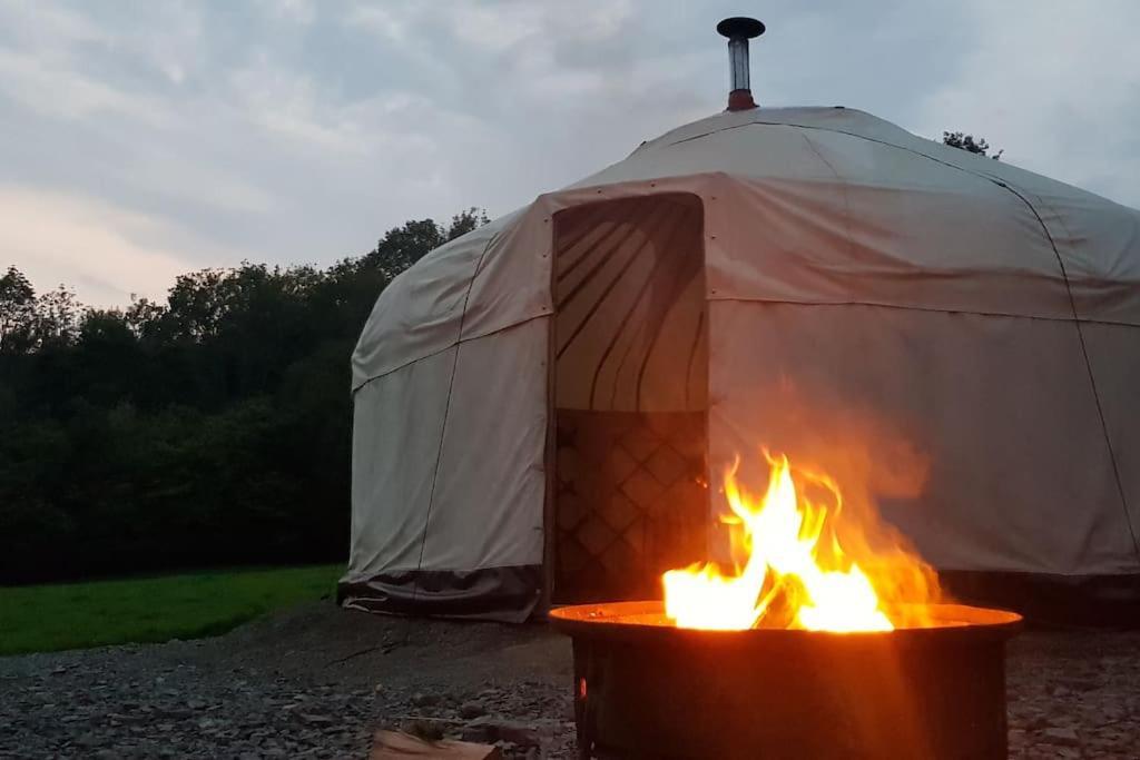 Bronfelen Yurt Hotel Cynghordy Buitenkant foto