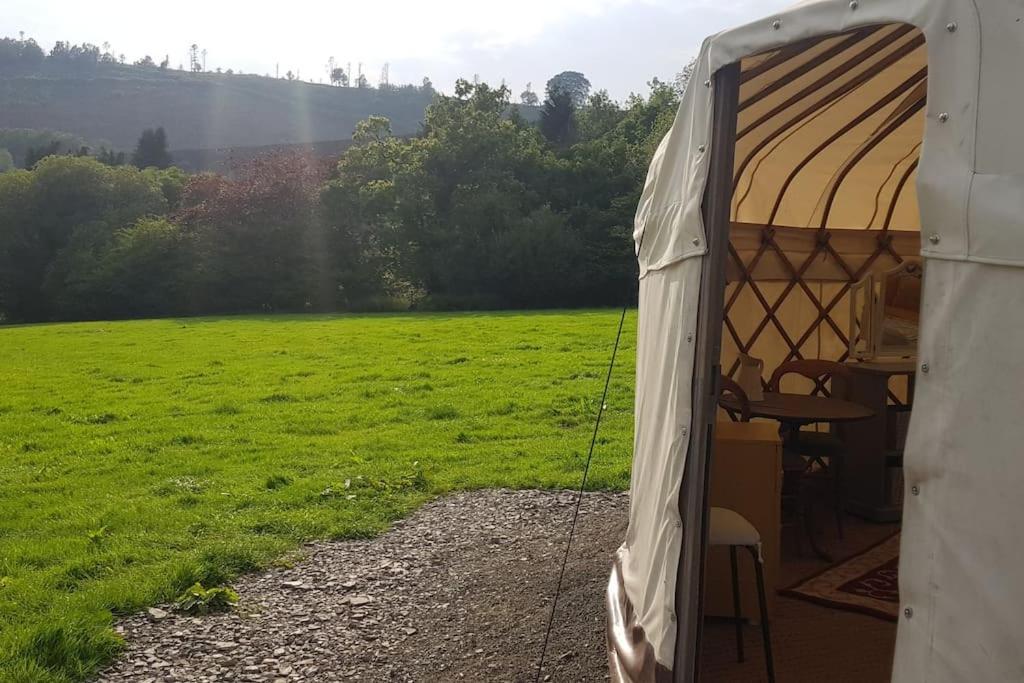 Bronfelen Yurt Hotel Cynghordy Buitenkant foto