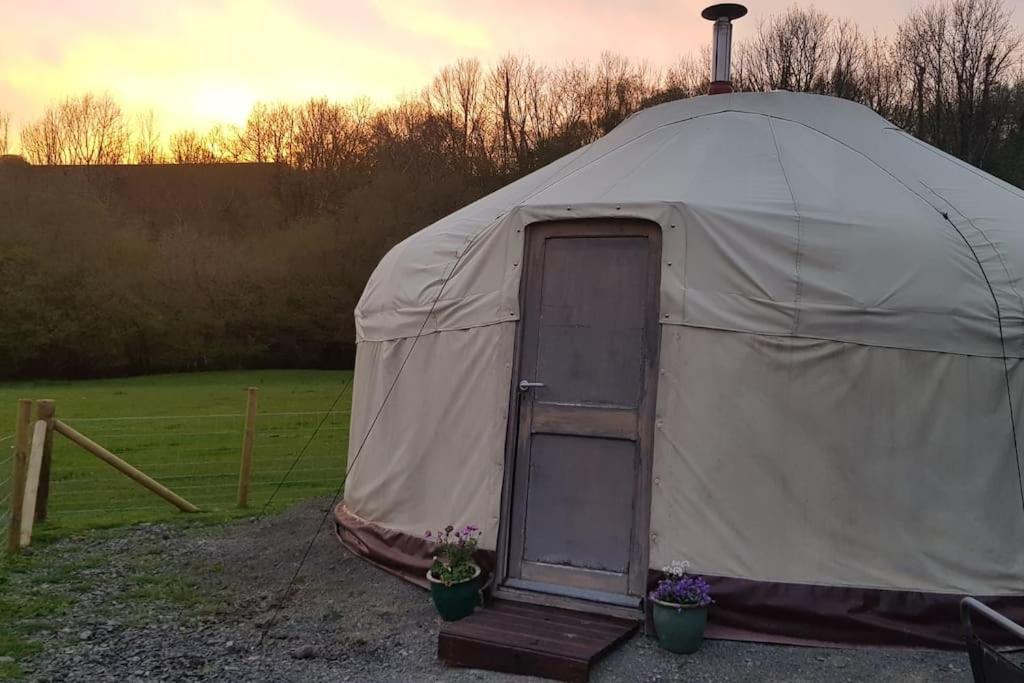 Bronfelen Yurt Hotel Cynghordy Buitenkant foto