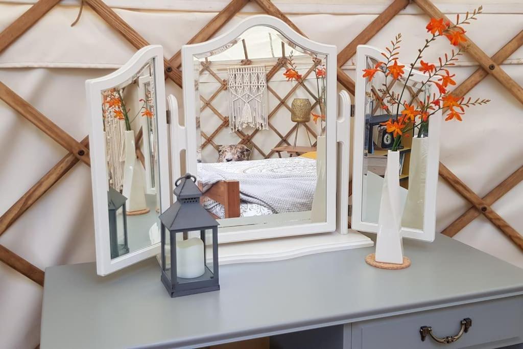 Bronfelen Yurt Hotel Cynghordy Buitenkant foto