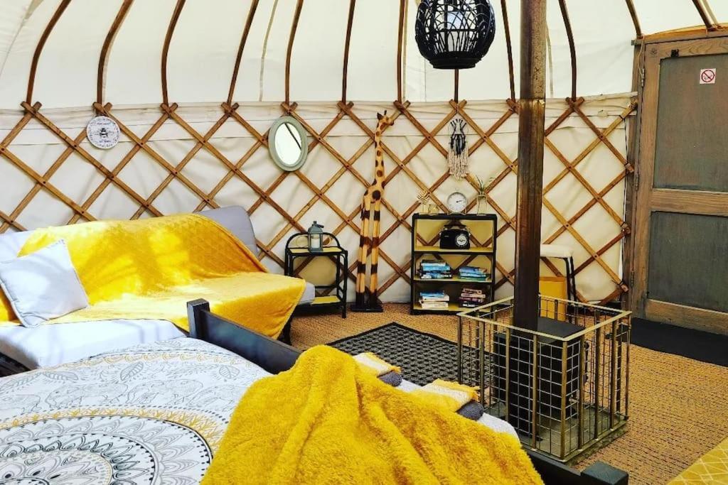 Bronfelen Yurt Hotel Cynghordy Buitenkant foto