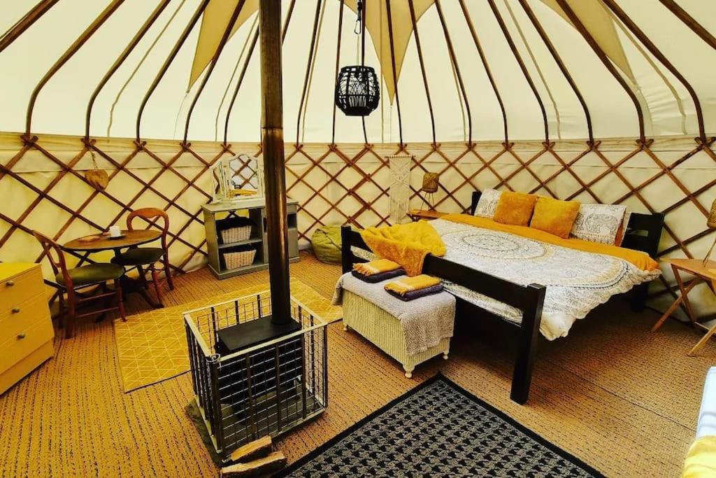 Bronfelen Yurt Hotel Cynghordy Buitenkant foto