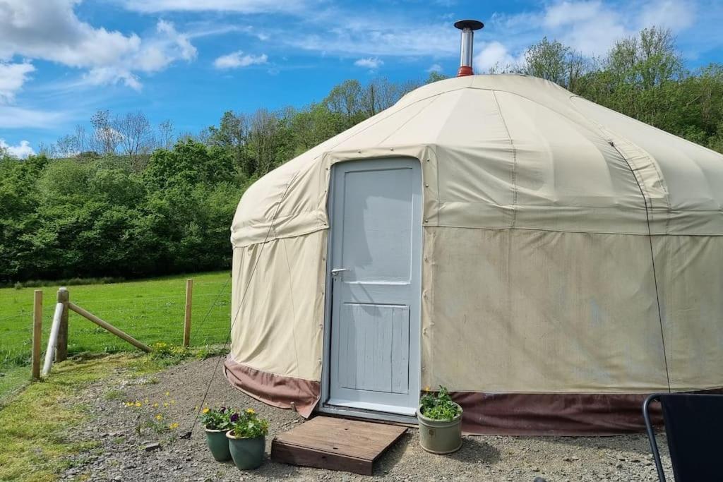 Bronfelen Yurt Hotel Cynghordy Buitenkant foto