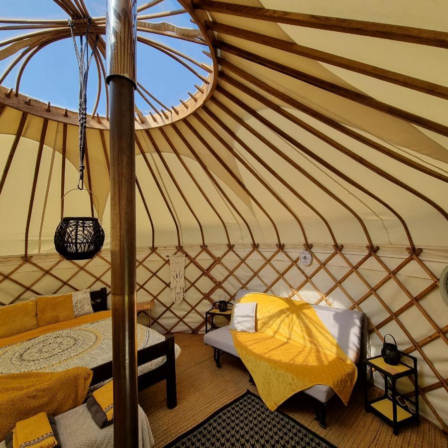 Bronfelen Yurt Hotel Cynghordy Buitenkant foto