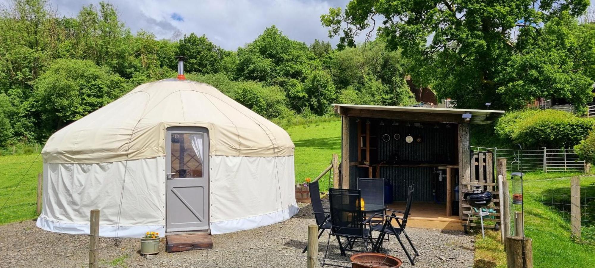 Bronfelen Yurt Hotel Cynghordy Buitenkant foto